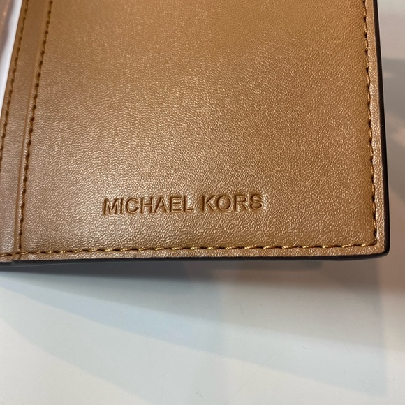 Michael Kors Jet Set Travel Passport Case wallet MK Signature Brown / Acorn NWOT - Picture 10 of 15